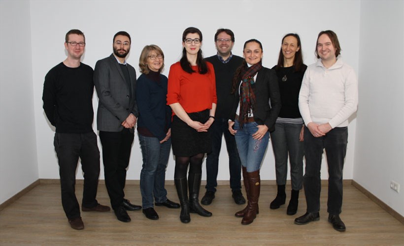 v.l.n.r: Peter Schleibinger, Ivo Georgiev, Anna Kutzer-Meckl, Sachgebietsleiterin Christine Pietsch, David Flacke, Galina Römmert-Rühle, Tanja Staimer, Mario Fahn Foto: Karl Huber v.l.n.r: Peter Schleibinger, Ivo Georgiev, Anna Kutzer-Meckl, Sachgebietsleiterin Christine Pietsch, David Flacke, Galina Römmert-Rühle, Tanja Staimer, Mario Fahn Foto: Karl Huber