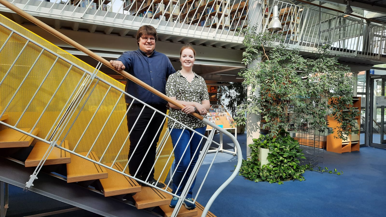 Die Neuen im Team freuen sich besonders auf die Wiedereröffnung der Kreisbücherei nach der Corona-Schließung: Büchereileiter Markus Plöckl und die neue Fachkraft für Medien- und Informationsdienste Eileen Kohnle. Die Neuen im Team freuen sich besonders auf die Wiedereröffnung der Kreisbücherei nach der Corona-Schließung: Büchereileiter Markus Plöckl und die neue Fachkraft für Medien- und Informationsdienste Eileen Kohnle.