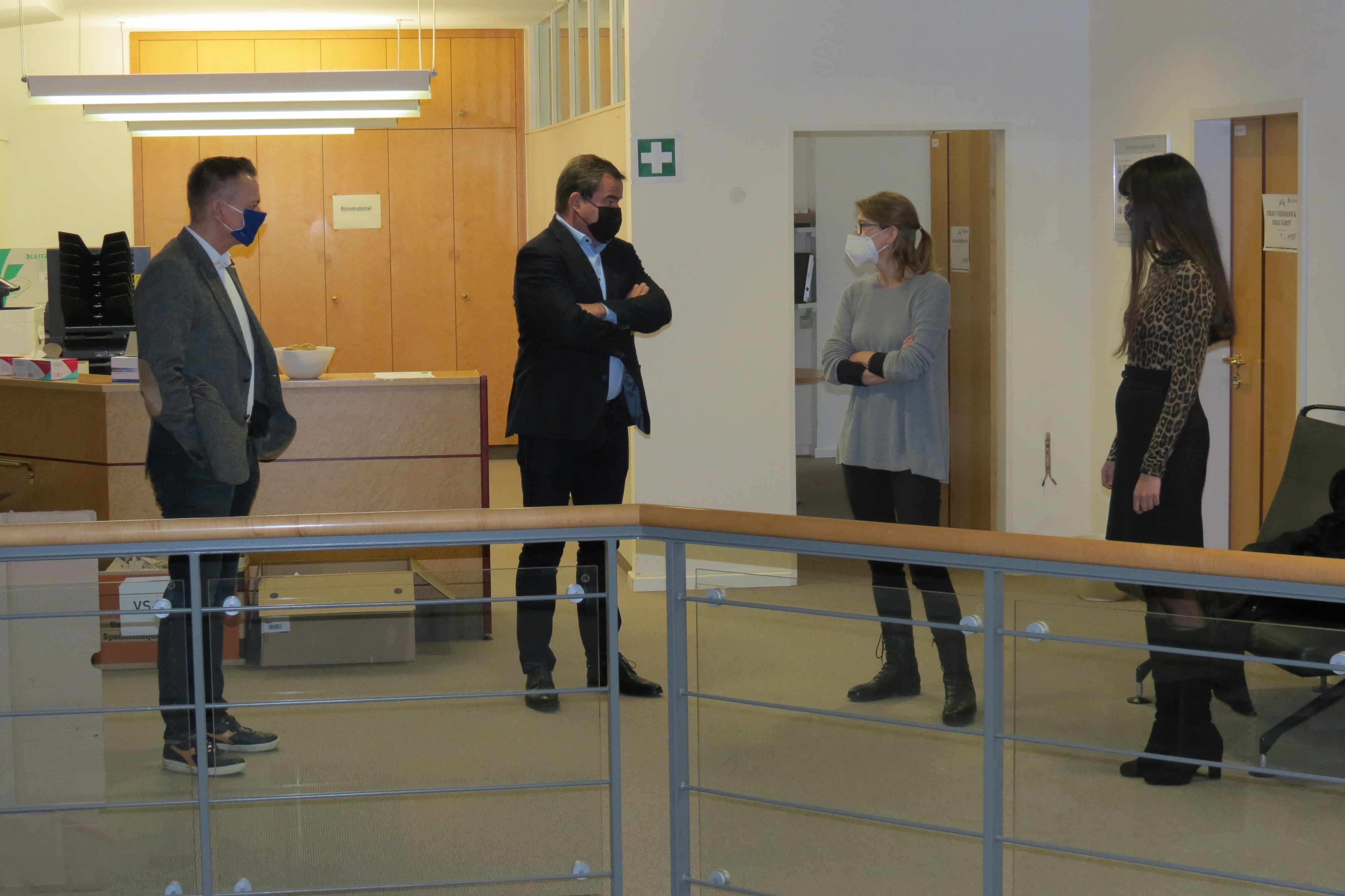 v.l.n.r.: MdL Karl Straub, Landrat Albert Gürtner, Dr. Martina Kudernatsch und Abteilungsleiterin Katharina Baschab v.l.n.r.: MdL Karl Straub, Landrat Albert Gürtner, Dr. Martina Kudernatsch und Abteilungsleiterin Katharina Baschab