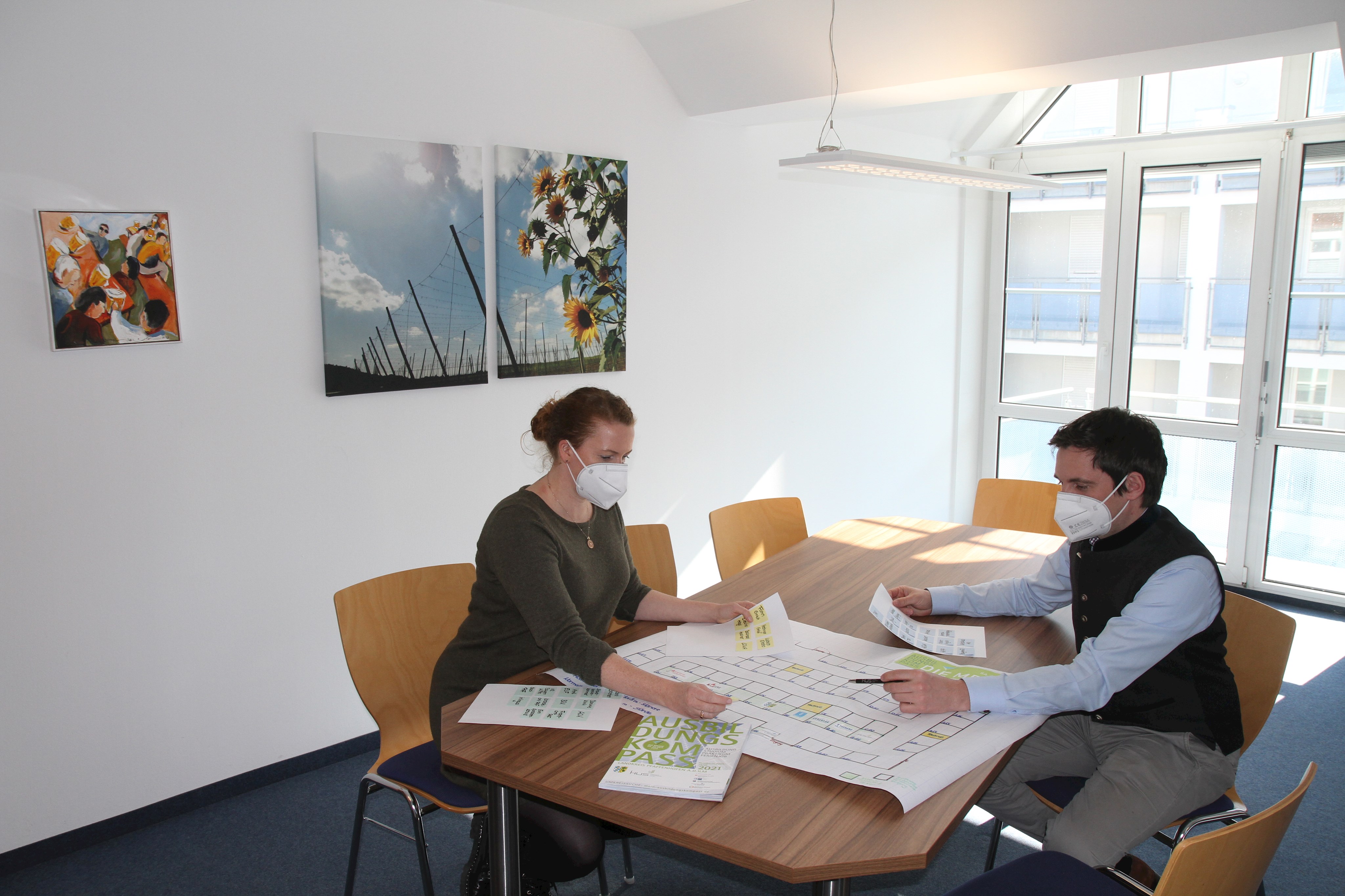 Die Planung der Ausbildungsmesse nimmt weiter Gestalt an – KUS-Vorstand Johannes Hofner (rechts) mit der Projektverantwortlichen Nadja Freigang.