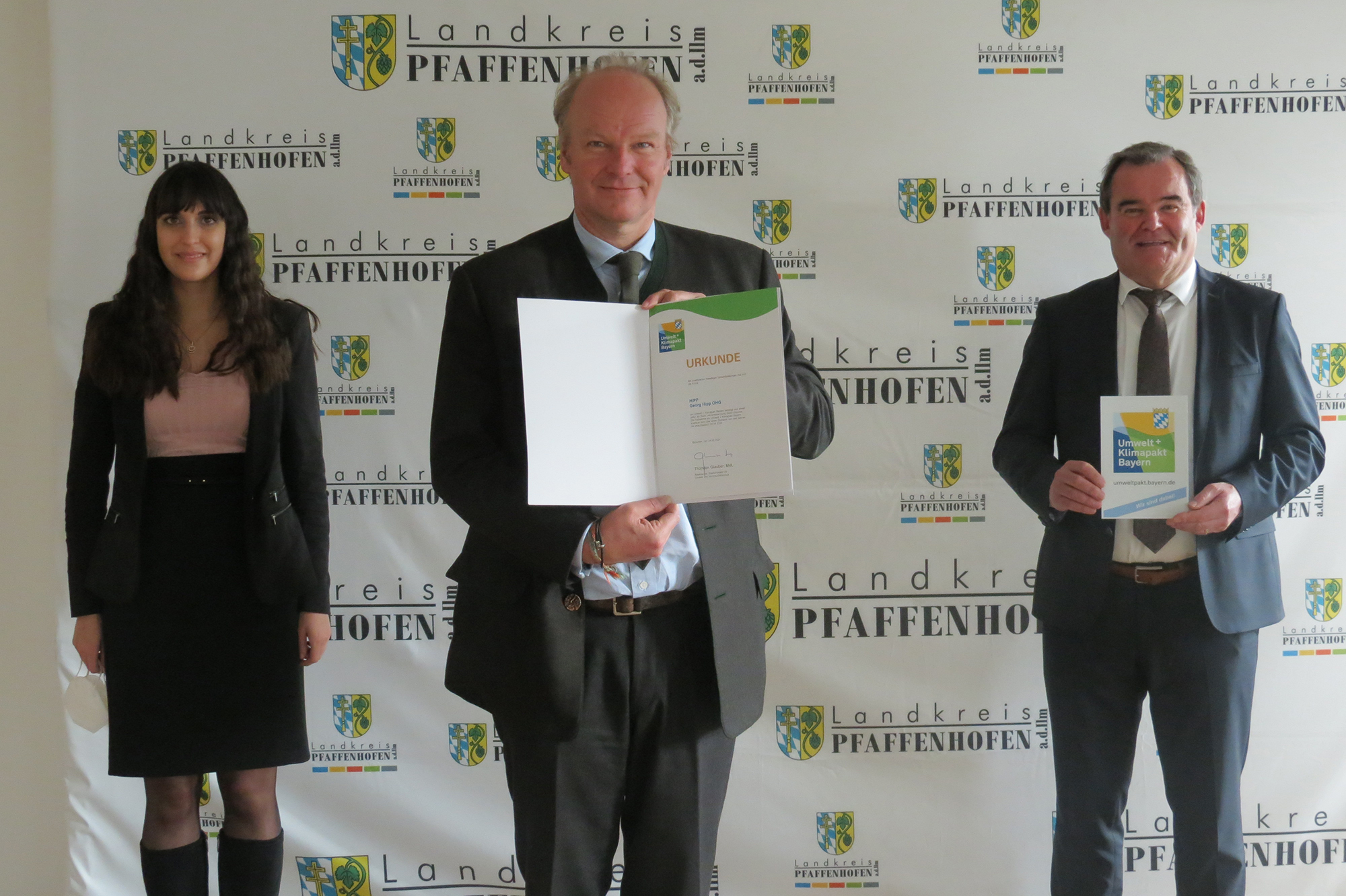 v.r.n.l.: Landrat Albert Gürtner, Stefan Hipp und Abteilungsleiterin Katharina Baschab vom Landratsamt v.r.n.l.: Landrat Albert Gürtner, Stefan Hipp und Abteilungsleiterin Katharina Baschab vom Landratsamt