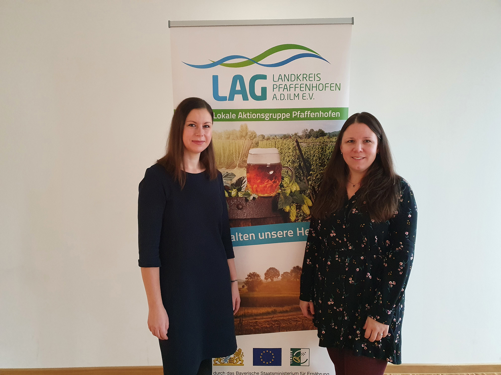 Das neue Team der LAG Landkreis Pfaffenhofen, LAG-Managerin Julia Anthofer und LAG-Assistentin Tina Schuler, geben den Startschuss für eine neue „Bürgerengagement-Runde“ LAG-Managerin Julia Anthofer und LAG-Assistentin Tina Schuler