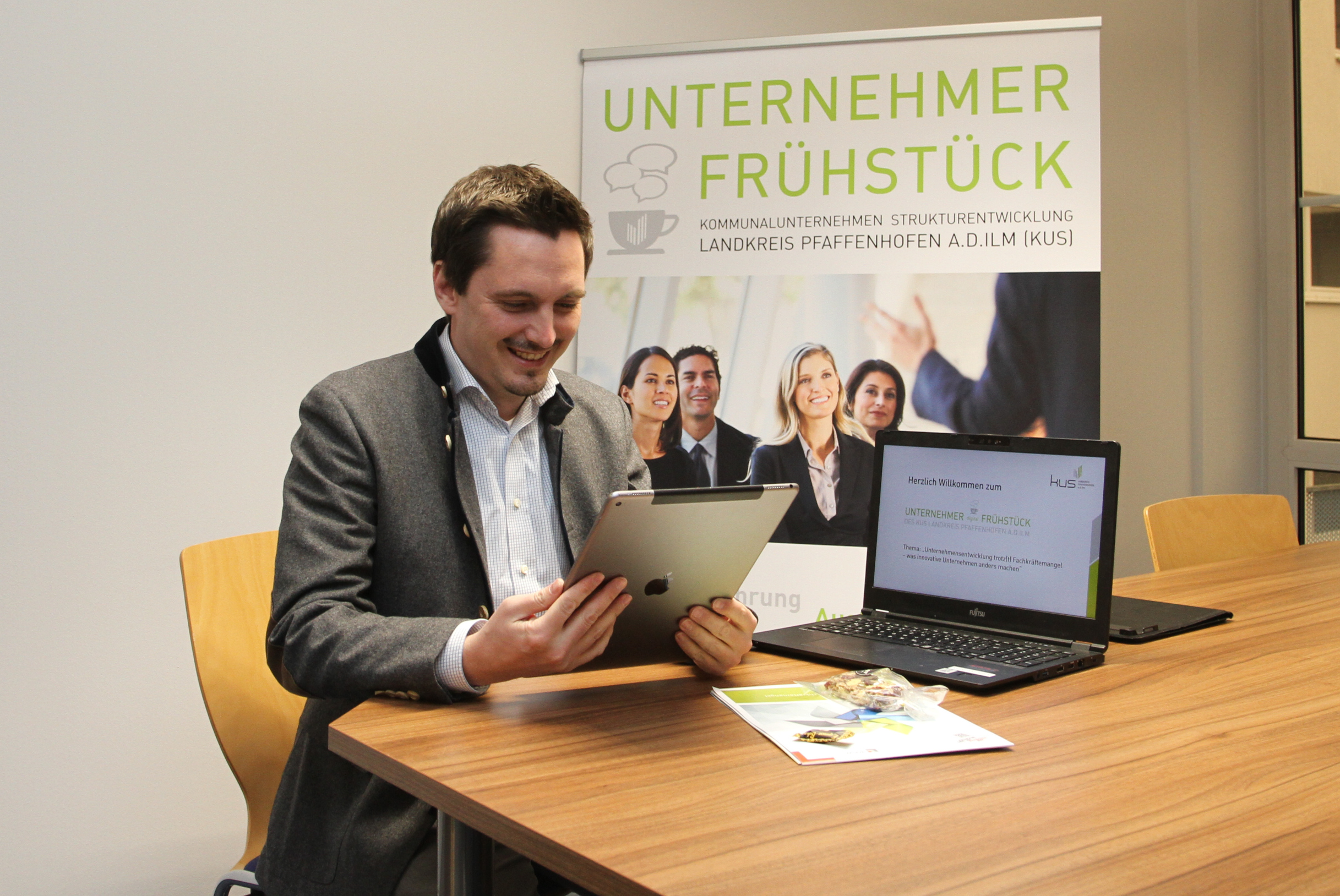 KUS-Vorstand Johannes Hofner begrüßt 65 Unternehmensvertreter beim virtuellen KUS-Unternehmerfrühstück KUS-Vorstand Johannes Hofner begrüßt 65 Unternehmensvertreter