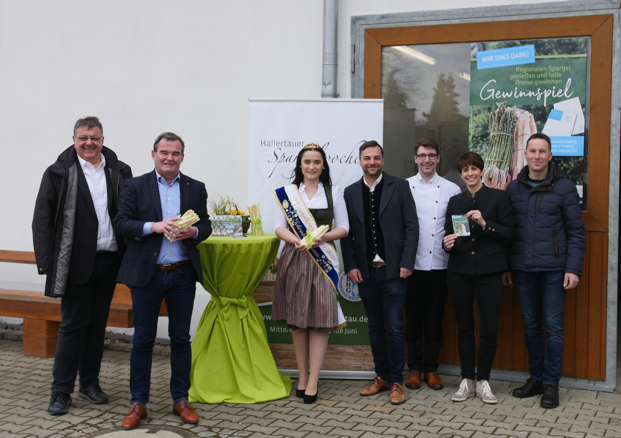 Landrat Gürtner und Bürgermeister Nerb eröffnen die Spargelsaison