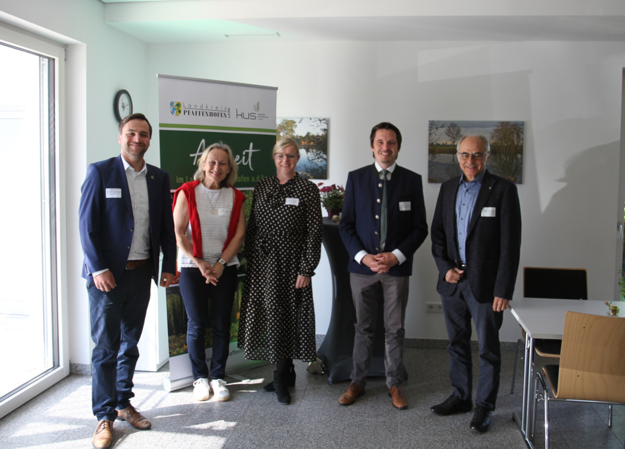 v.l.n.r.: Andreas Regensburger, Anneliese Stadler, Marion Hofmeier, Johannes Hofer, Hubert Attenberger Reger Austausch beim ersten KUS-Branchentreff Tourismus