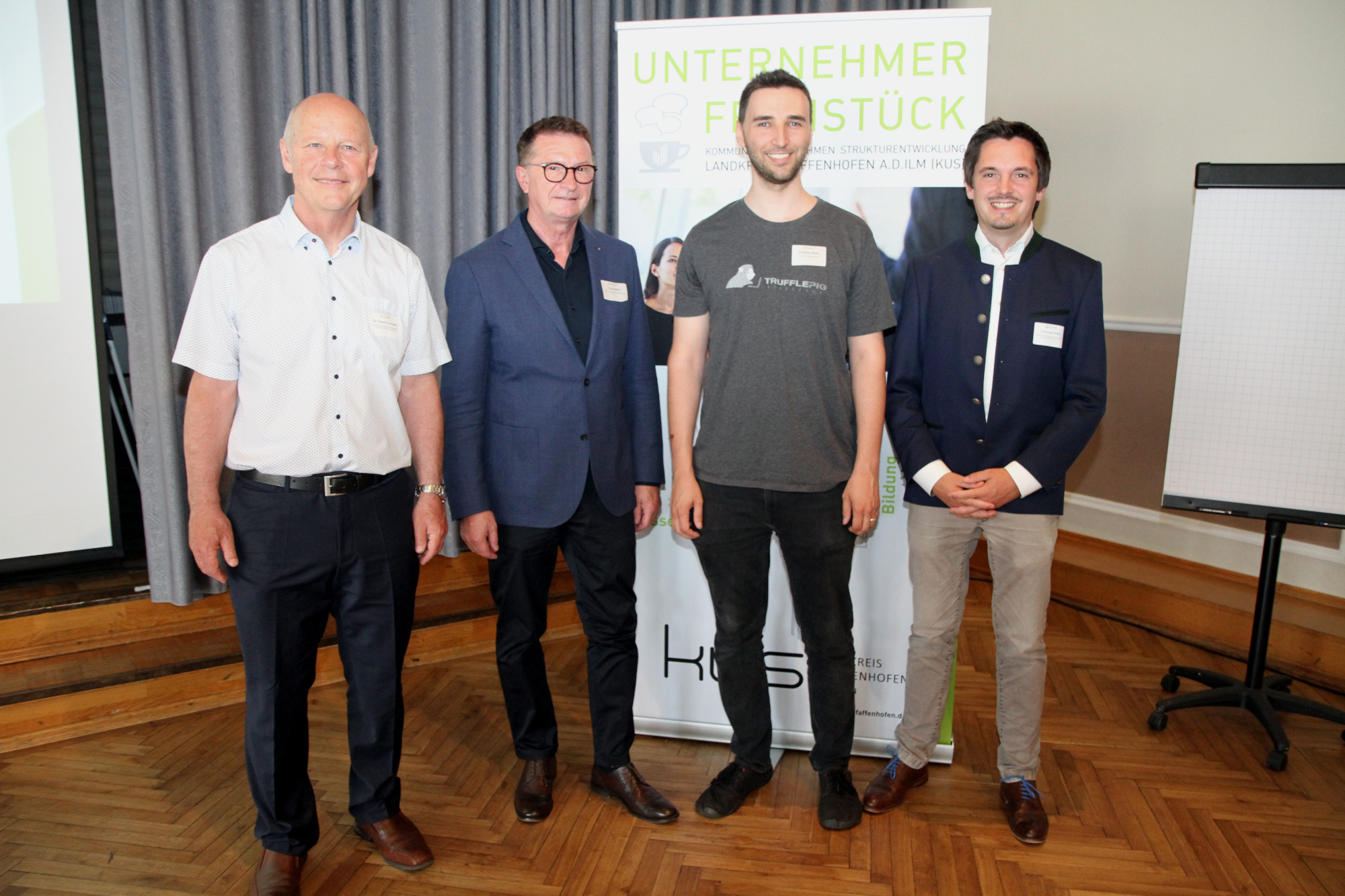 KUS-Vorstand Johannes Hofner (re.) mit den Referenten Dr. Robert Couronné, Franz Böhm und Christian Müller (v.l.n.r.) KUS-Vorstand Johannes Hofner (re.) mit den Referenten