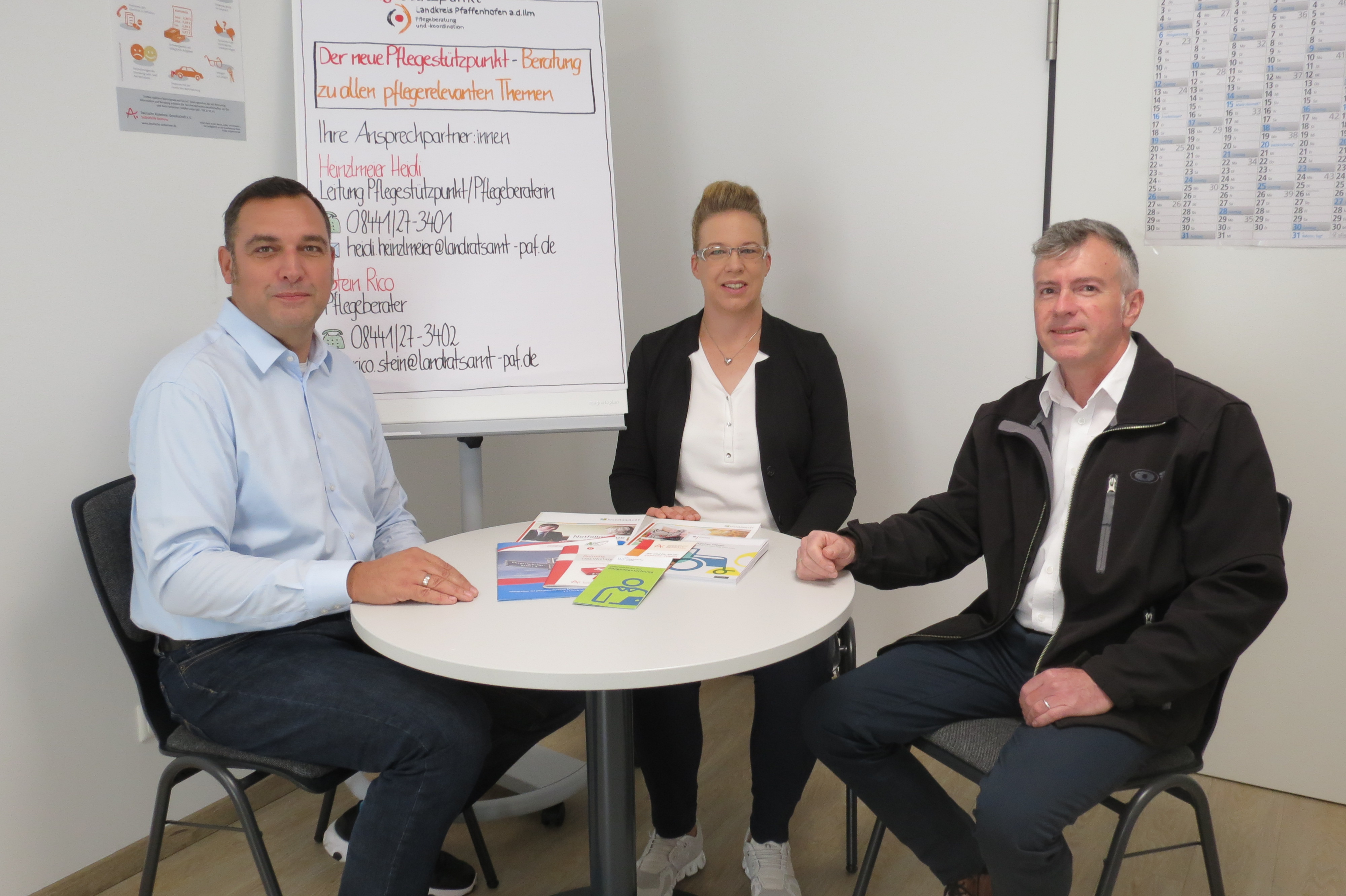 Der Pflegestützpunkt hat seine Arbeit aufgenommen: v.l.n.r.: Rico Stein, Heidi Heinzlmeier und Siegfried Emmer v.l.n.r.: Rico Stein, Heidi Heinzlmeier und Siegfried Emmer