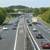Autos fahren auf der Autobahn