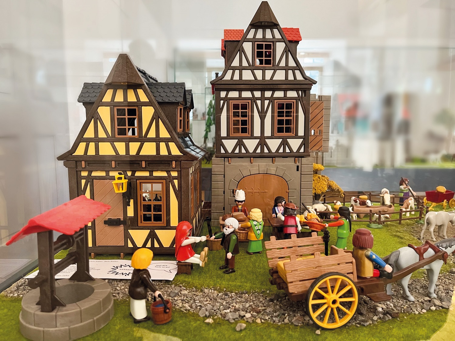 Haus aus Playmobil mit Figuren