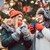 zwei Frauen auf einem Christkindlmarkt