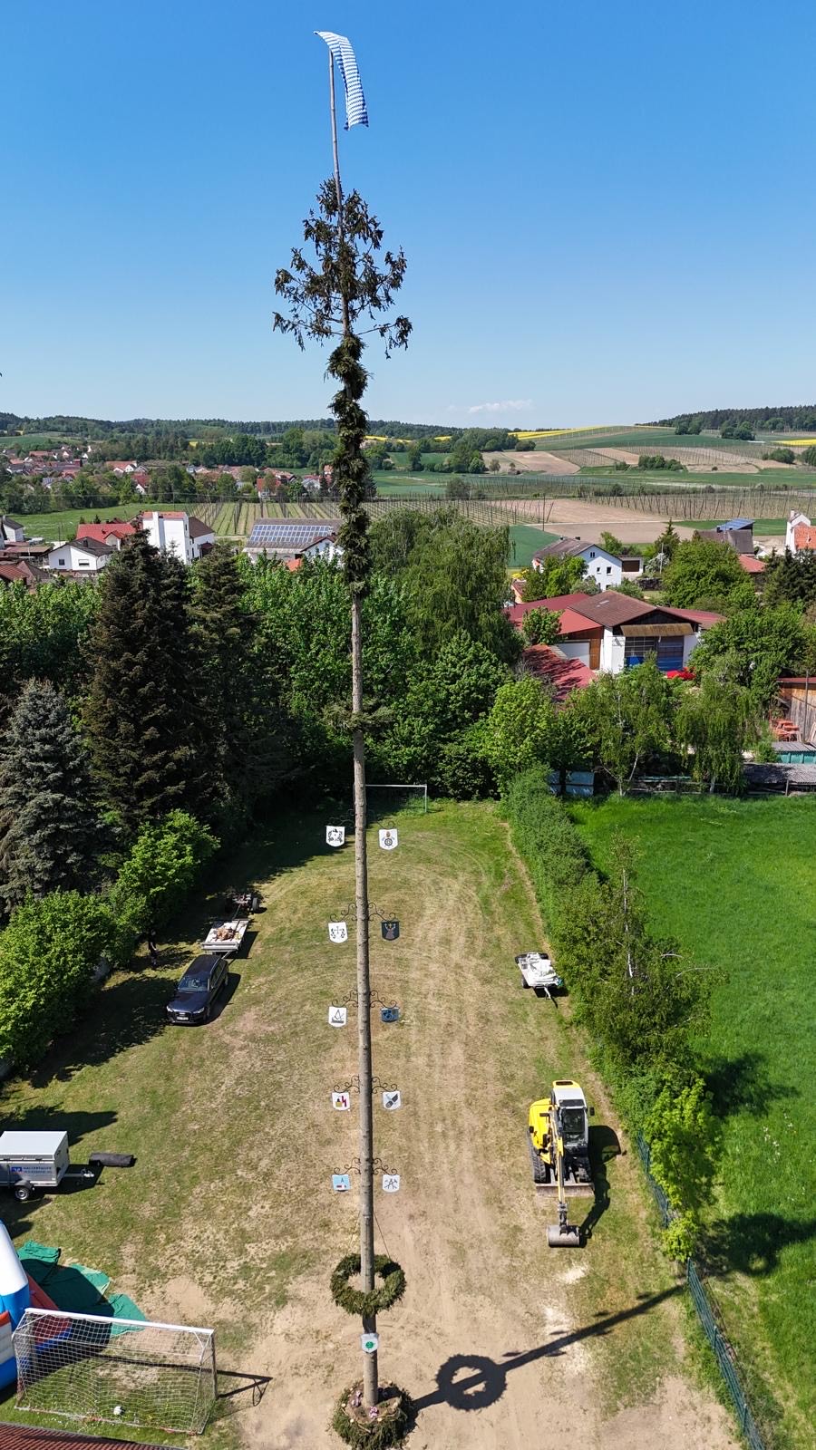Maibaum Buschen und Madlverein Königsfeld