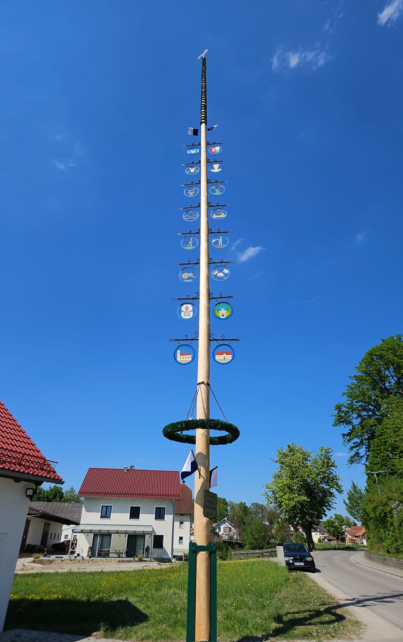 Gewinner per Losentscheid: Maibaum Oldtimerfreunde mit Dorfgemeinschaft Hirschenhausen