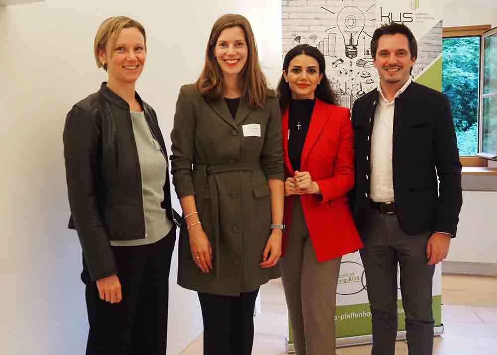 Bei „KUS meets Gründer“ stand heuer alles unter dem Motto ‚nachhaltig, sozial, digital‘. Auf dem Bild (von links) zu sehen sind KUS-Projektleiterin Saskia Stadlmeir, Corinna Tappe, Sona Gallinger und KUS-Vorstand Johannes Hofner. Bei „KUS meets Gründer“ stand heuer alles unter dem Motto ‚nachhaltig, sozial, digital‘. Auf dem Bild (von links) zu sehen sind KUS-Projektleiterin Saskia Stadlmeir, Corinna Tappe, Sona Gallinger und KUS-Vorstand Johannes Hofner.