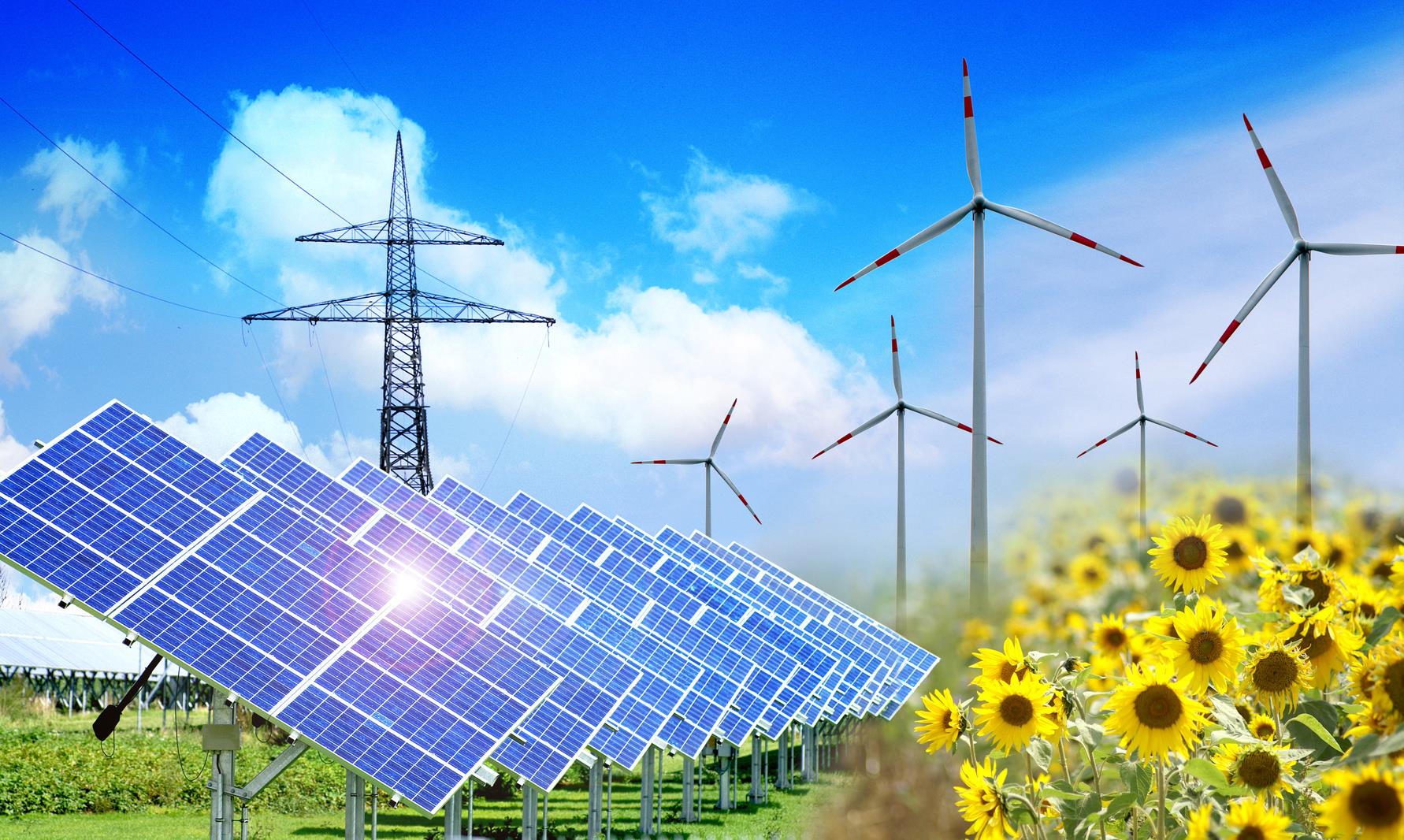 Photovoltaikanlage und Windräder und rechts Sonnenblumen