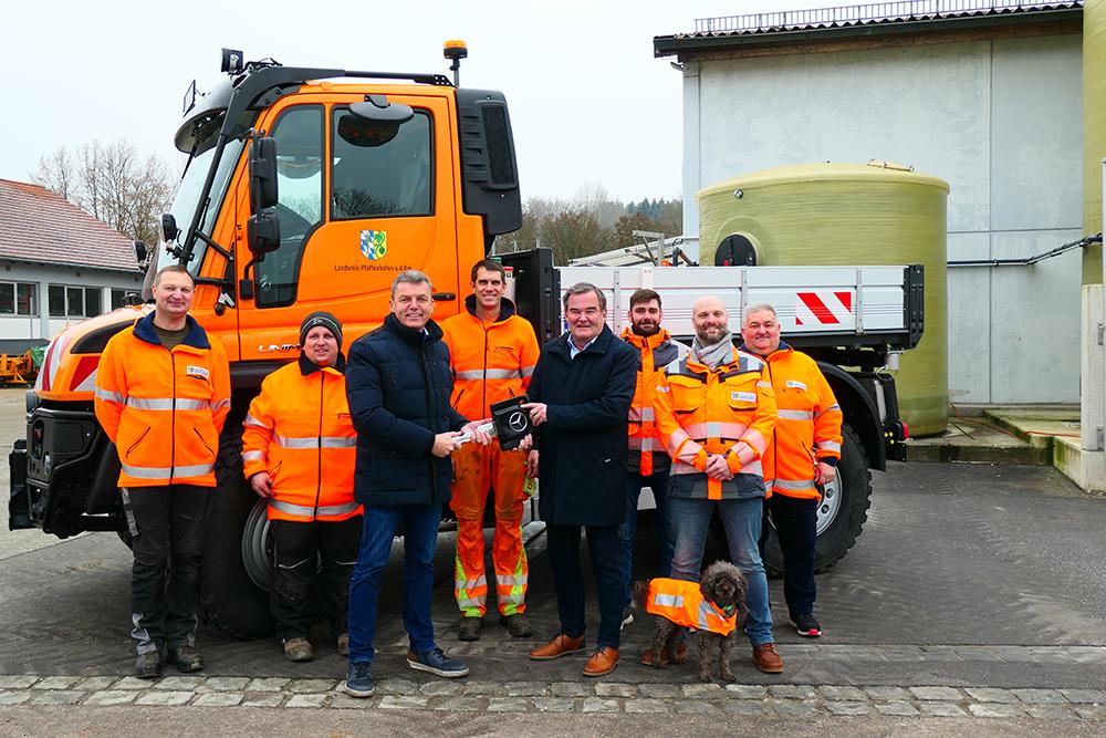 v.l.n.r.: G. Stängl, Ch. Weiher, H. Hirsch v. Fa. Henne, LR Gürtner