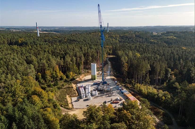 Windenergieanlage im Wald