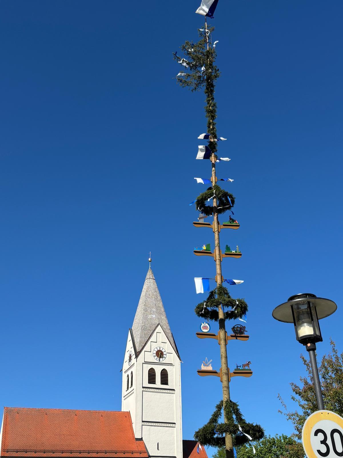 ein Maibaum