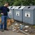 Container mit Müll am Boden