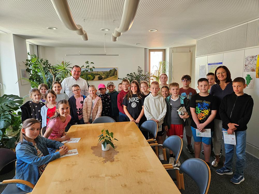 Besuch  der Schulklassen im Landratsamt von der Grundschule Wolnzach