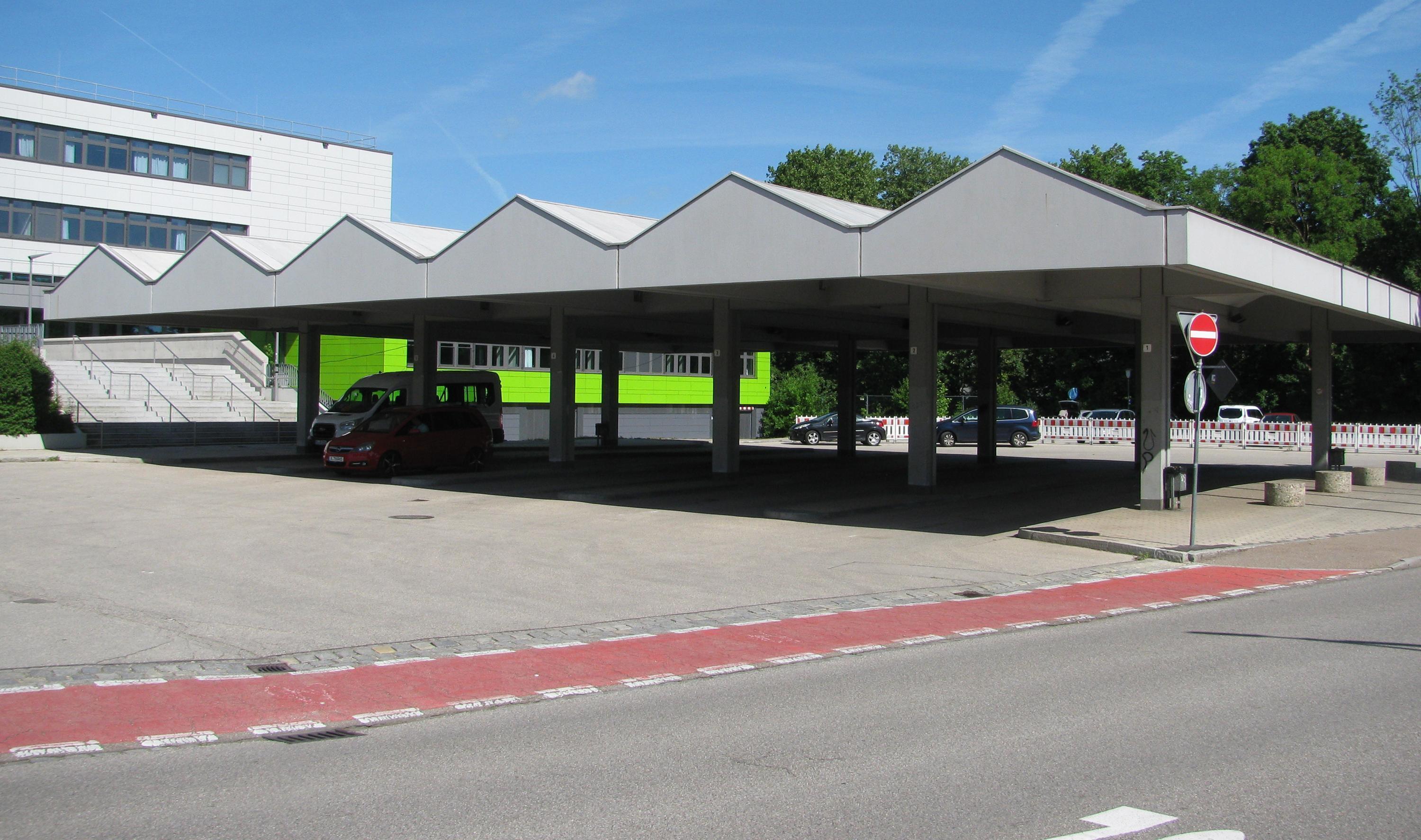 Überdachung des Busbahnhofs am Schyren-Gymnasium