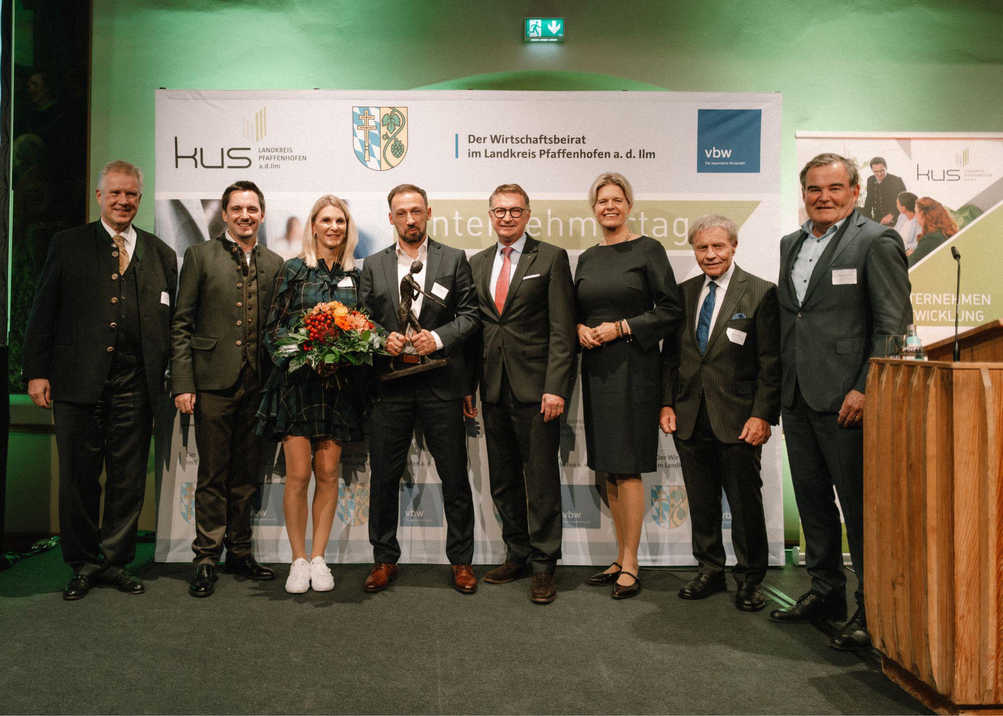 Der Preisträger Guido Kempf mit dem Unternehmerpreis 2026. 