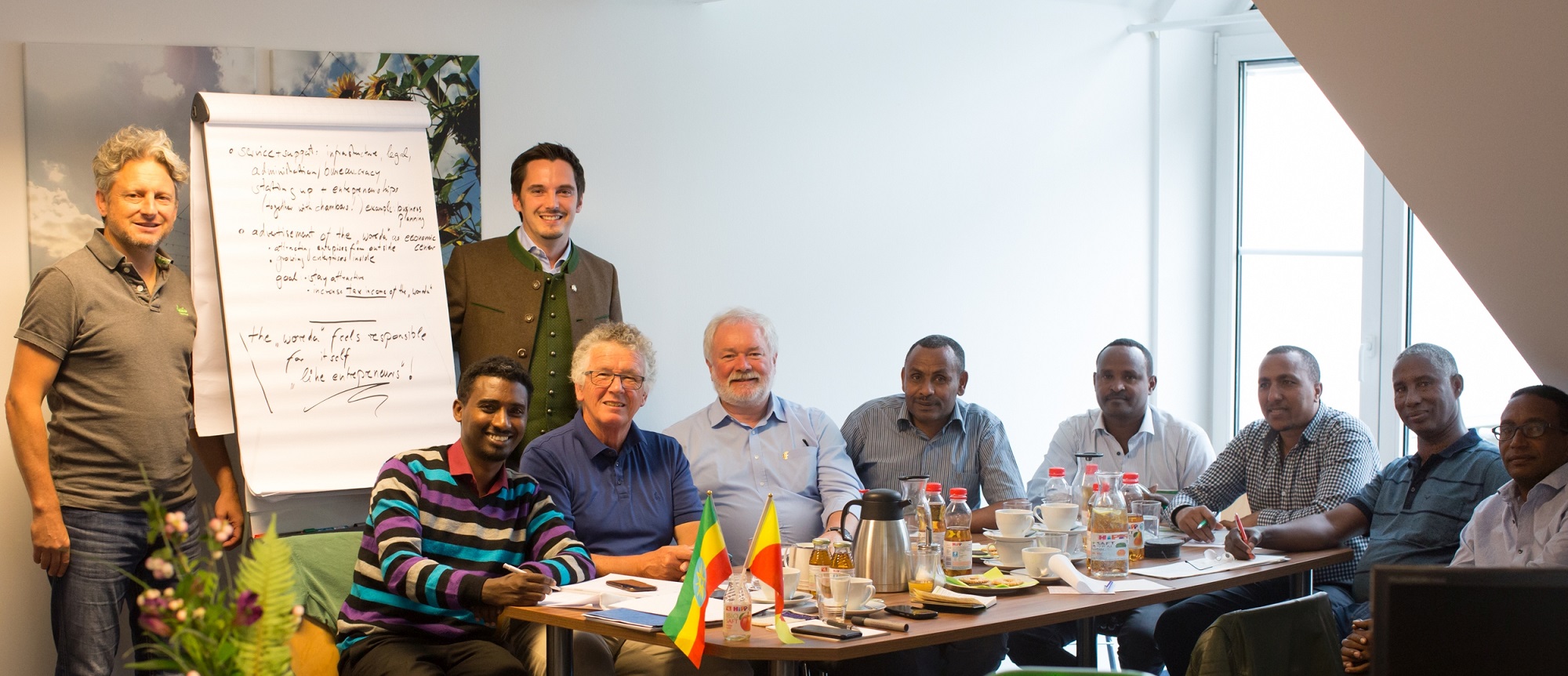 Hoher Besuch im KUS: Eine Delegation aus Äthiopien, bestehend aus Regierungspräsidenten, Landrat, Bürgermeister und weiteren Funktionären beschäftigte sich mit den Themen Wirtschaftsförderung und Beschäftigungsaufbau Leider haben wir keinen Alternativtext zu diesem Bild, aber wir arbeiten daran.
