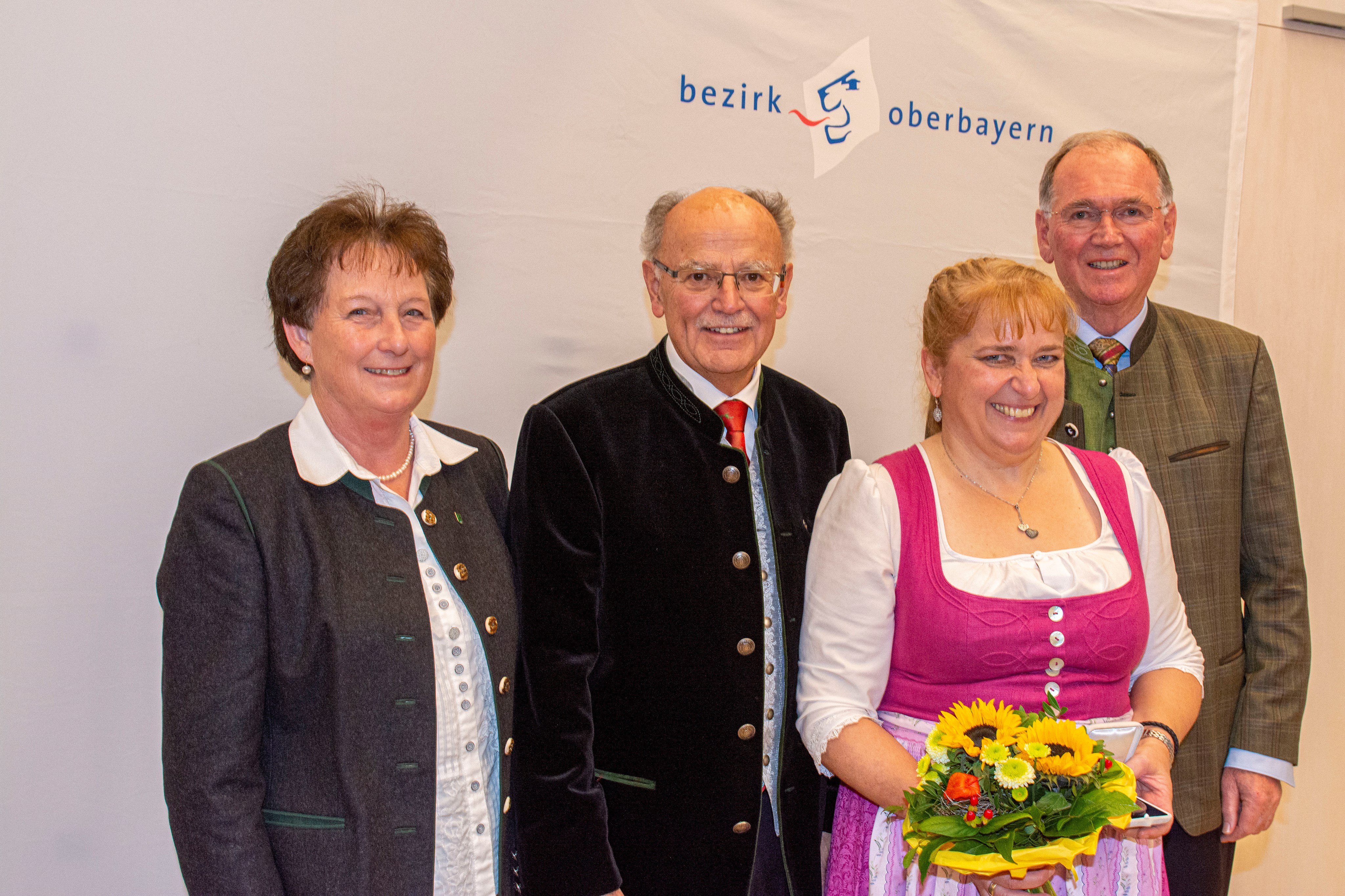 v.r.n.l.: der Stellvertreter des Landrats Anton Westner, Rosa Karger, Bezirkstagspräsident Josef Mederer und Wolnzachs 3. Bürgermeisterin Kathi Gmelch v.r.n.l.: der Stellvertreter des Landrats Anton Westner, Rosa Karger, Bezirkstagspräsident Josef Mederer und Wolnzachs 3. Bürgermeisterin Kathi Gmelch