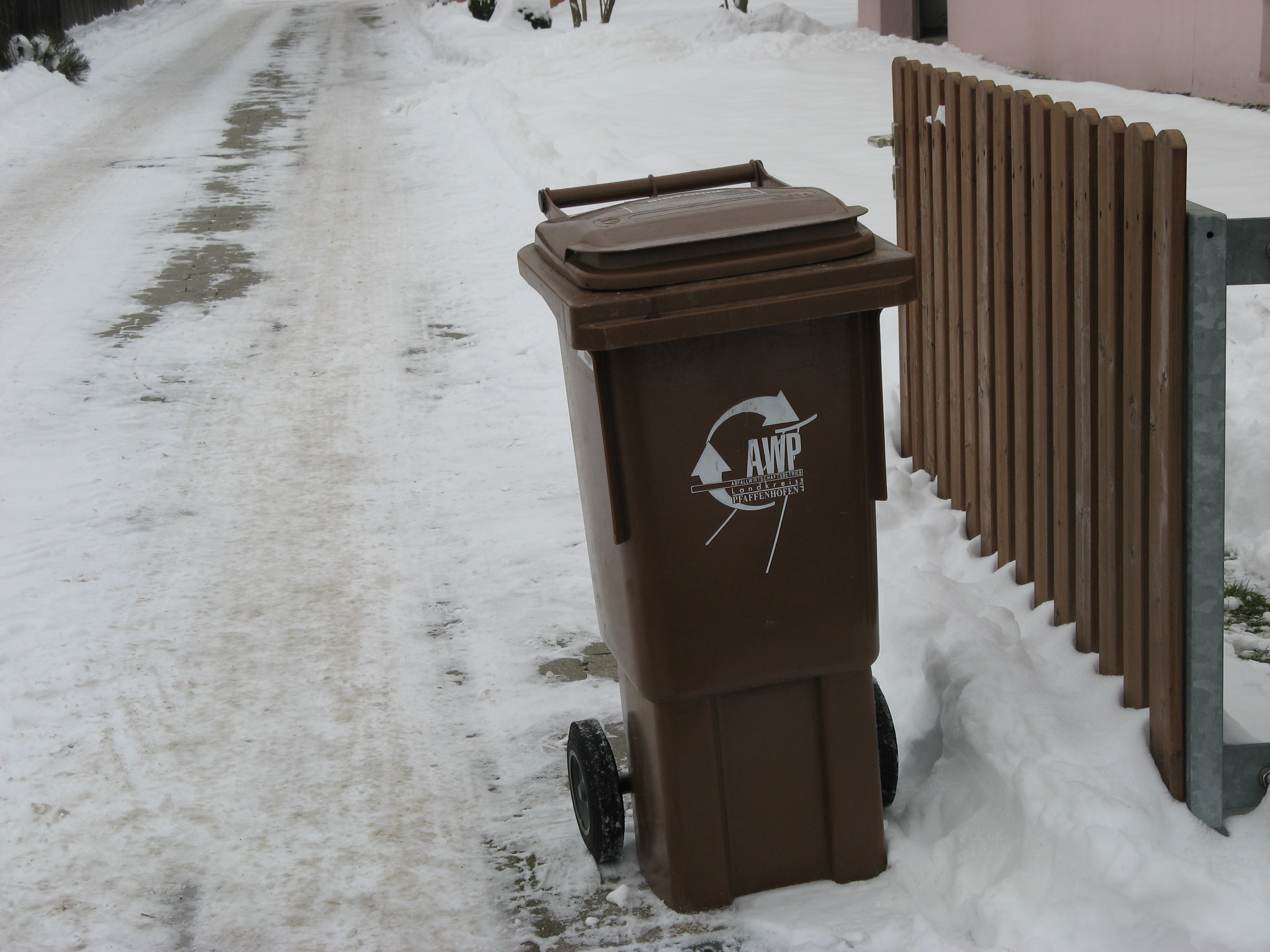 Eiszeit in der Mülltonne - AWP informiert über den richtigen Umgang mit der Biotonne bei Frostwetter