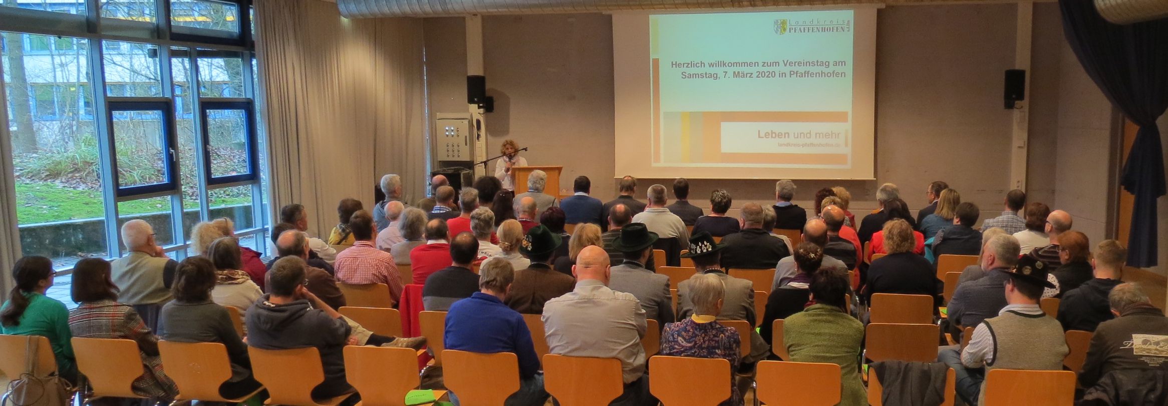 Zahlreiche Ehrenamtliche aus den verschiedensten Vereinen nahmen am Vereinstag in Pfaffenhofen teil. Zahlreiche Ehrenamtliche aus den verschiedensten Vereinen nahmen am Vereinstag in Pfaffenhofen teil.